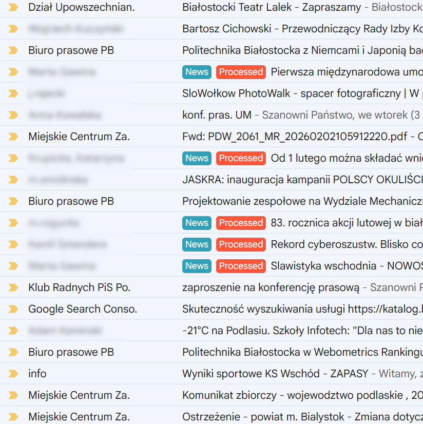 Skrzynka pełna komunikatów prasowych
